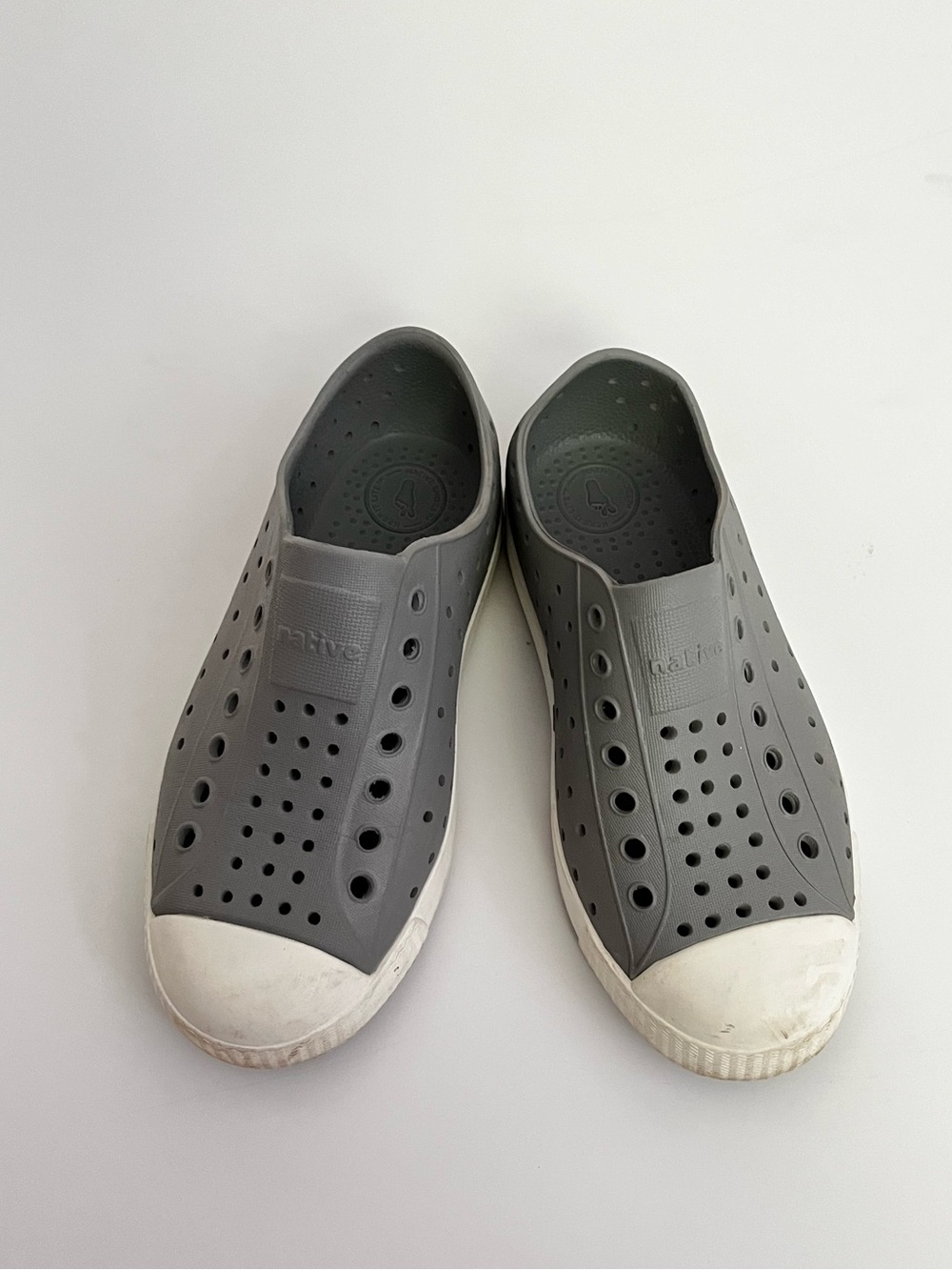 Kids Native Jefferson Slip On Shoes size C13 gray